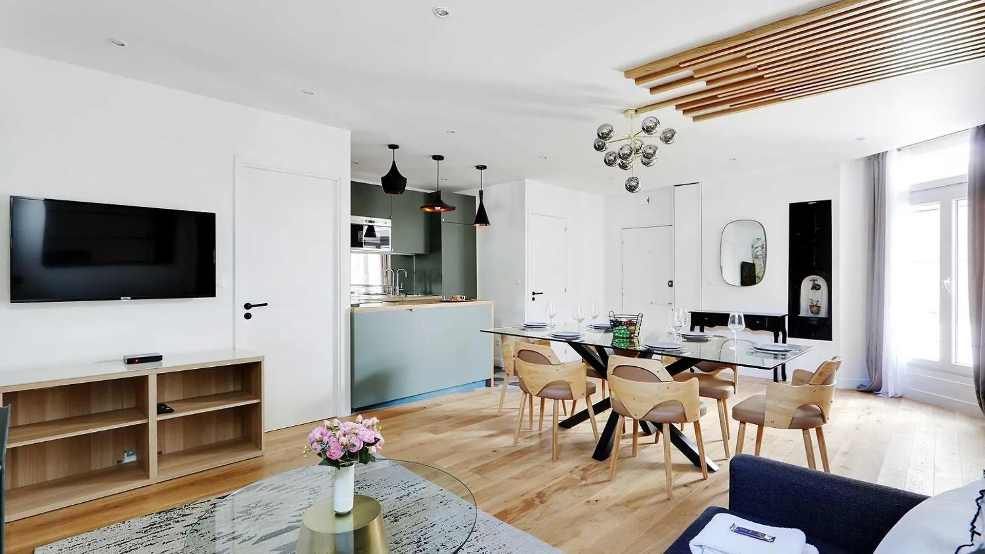 Lovely Montorgeuil 6p Apartment
